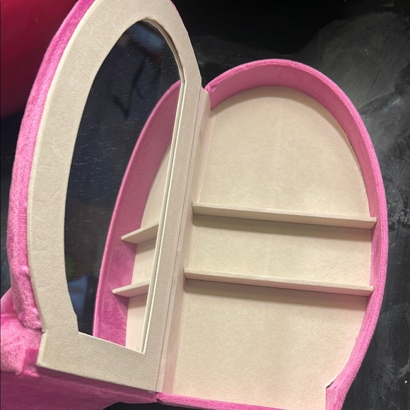 Pink Table decor - Picture 3 of 5